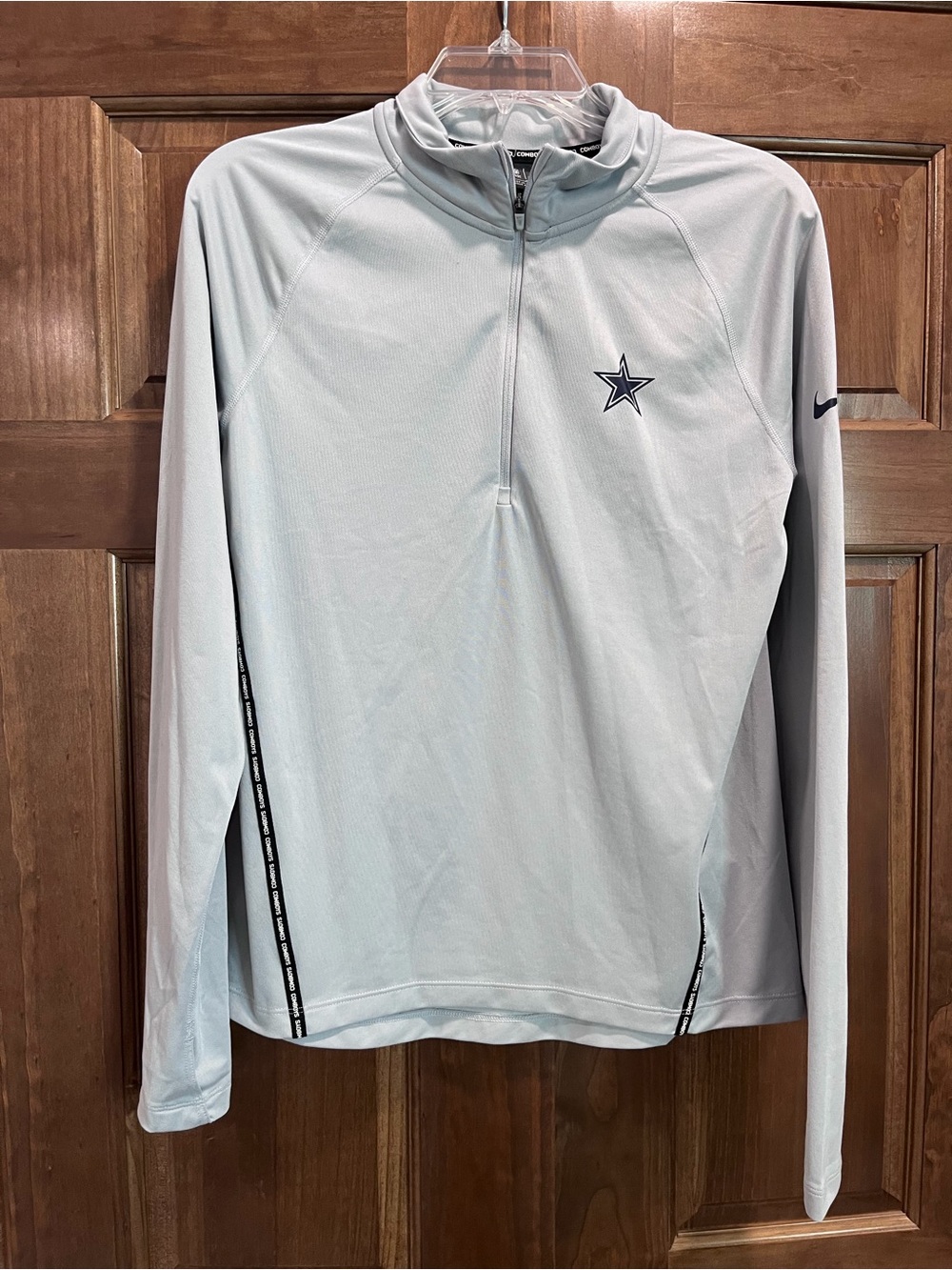 Nike Dri Fit NFL Dallas Cowboys Light Gray 1/4 Zip Pullover, Size Medium